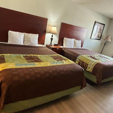 Hotel Bien Venido Pearsall Exterior photo
